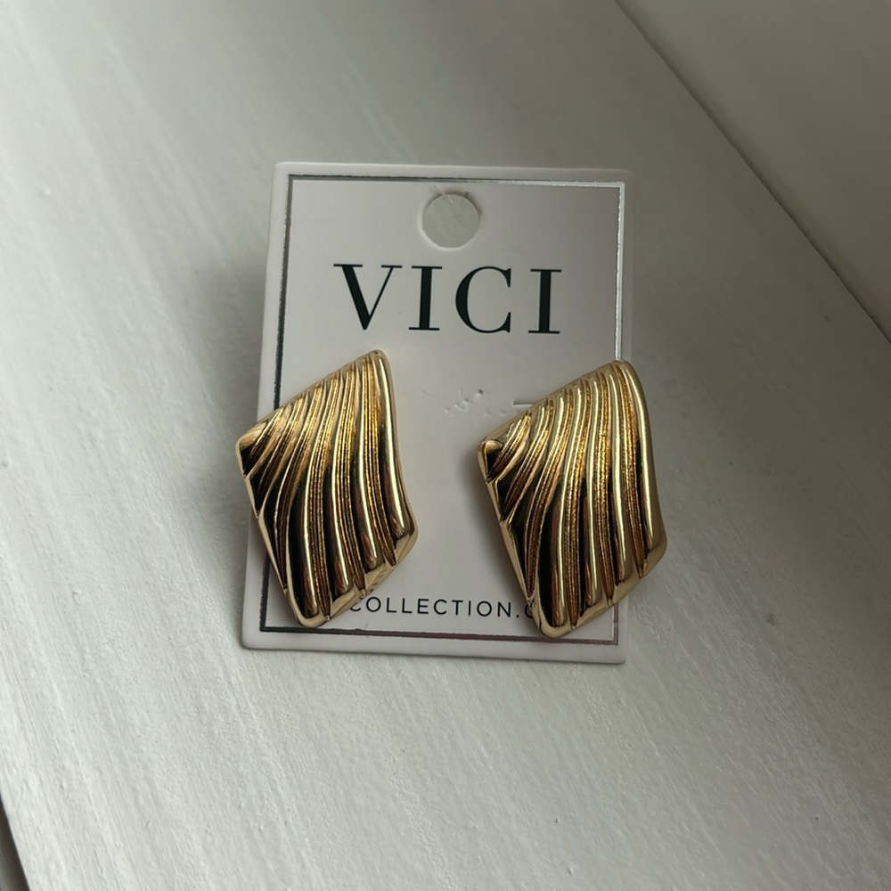 Vici gold earrings